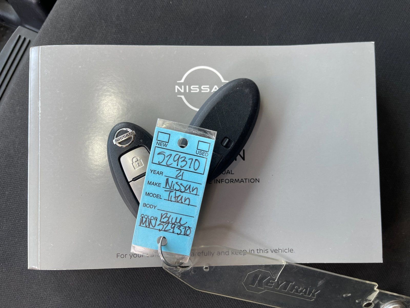 Used 2021 Nissan Titan SV AWD/4WD image 10