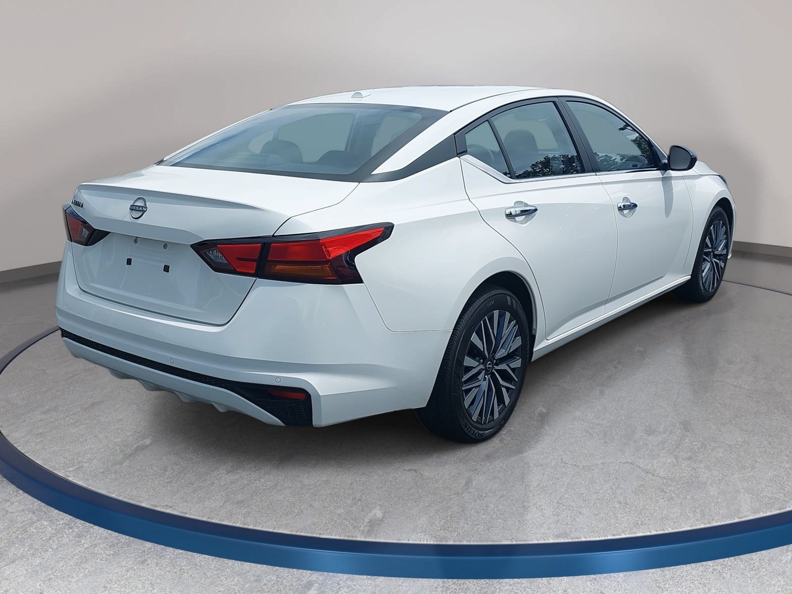 Used 2025 Nissan Altima 2.5 SV FWD image 5