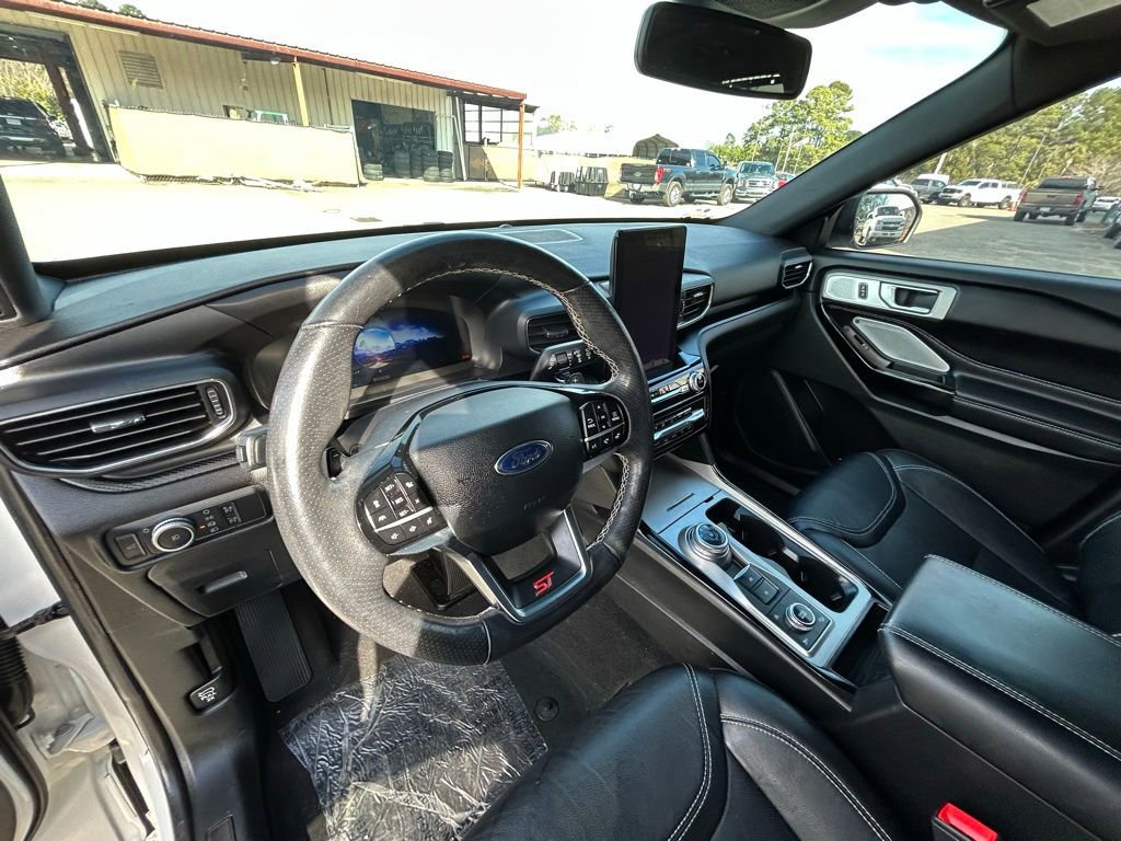 Used 2022 Ford Explorer ST w/ Equipment Group 401A image 2