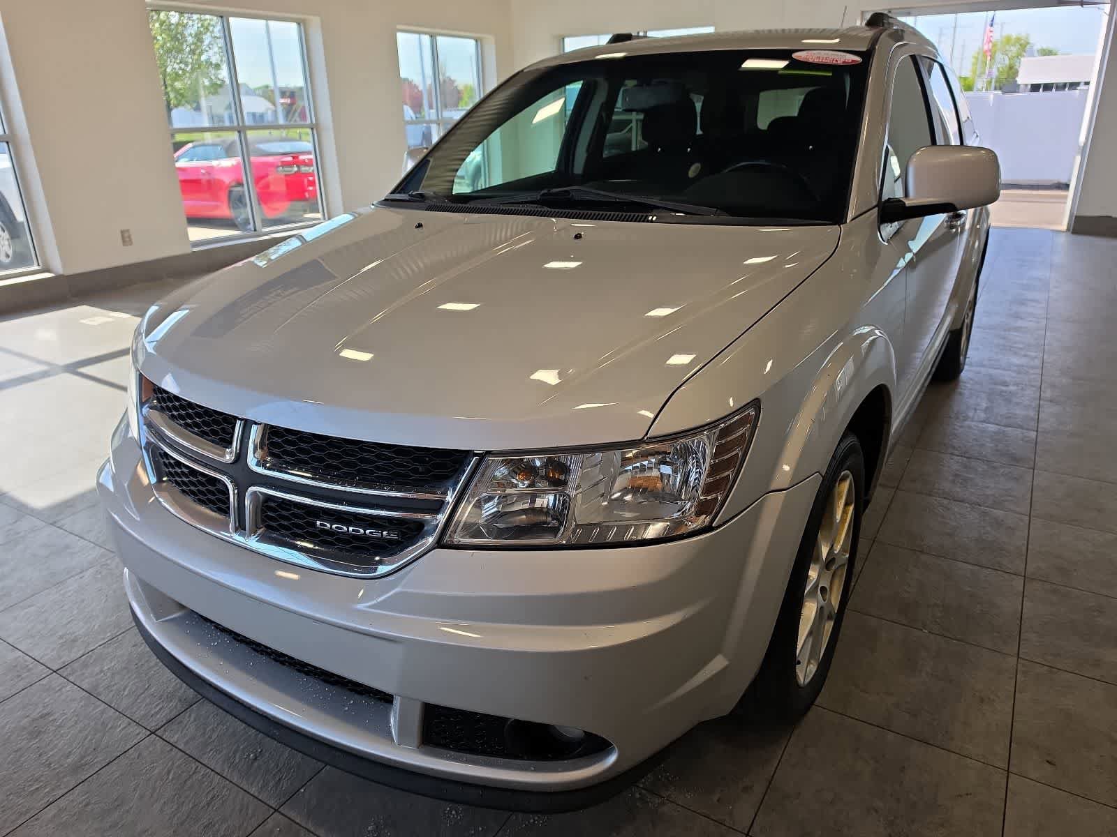 Used 2011 Dodge Journey Crew FWD image 2