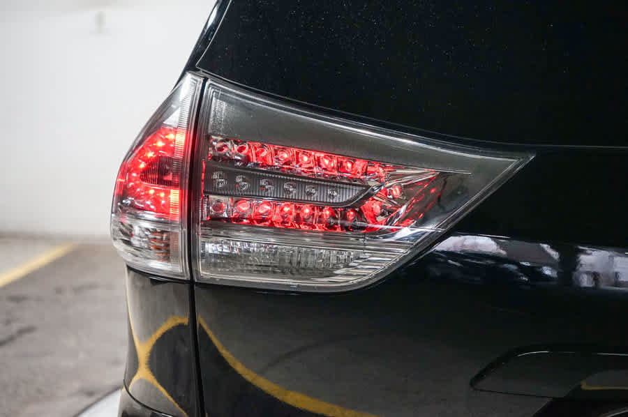 Used 2018 Toyota Sienna SE w/ Carpet Mat Package FWD image 11