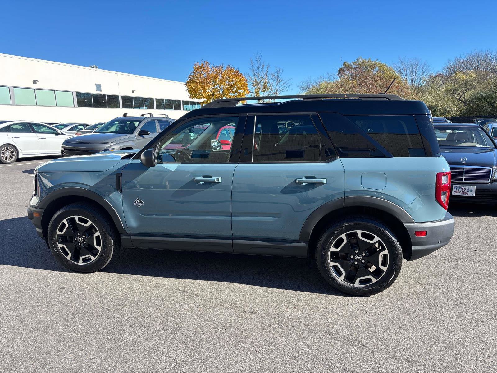 Used 2021 Ford Bronco Sport Outer Banks w/ Outer Banks Package (96D) image 2