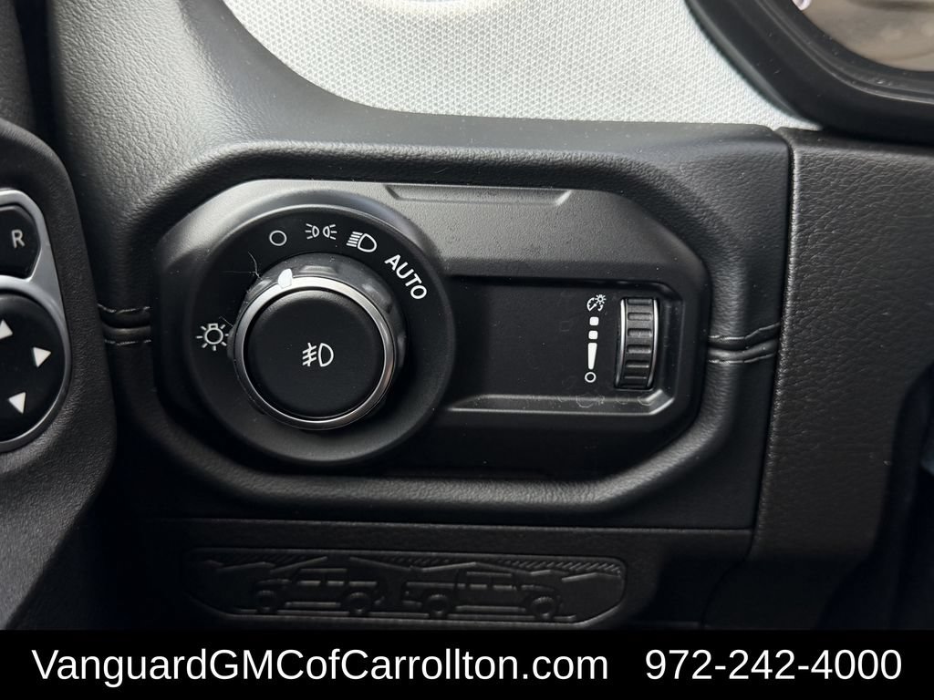 Used 2024 Jeep Wrangler Unlimited Sahara w/ Technology Group AWD/4WD image 28