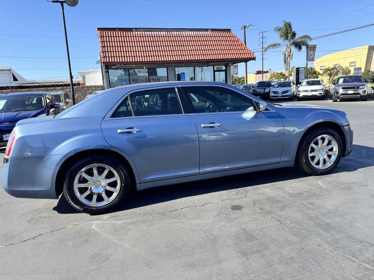 Used 2011 Chrysler 300 C RWD image 7