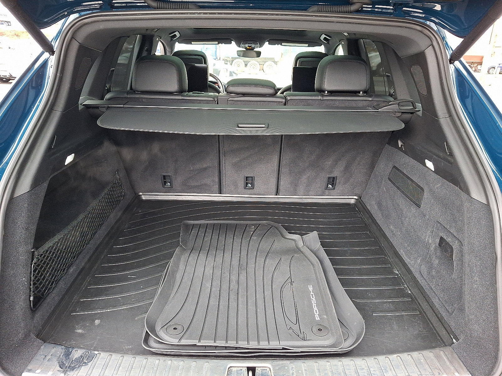 Used 2024 Porsche Cayenne image 29