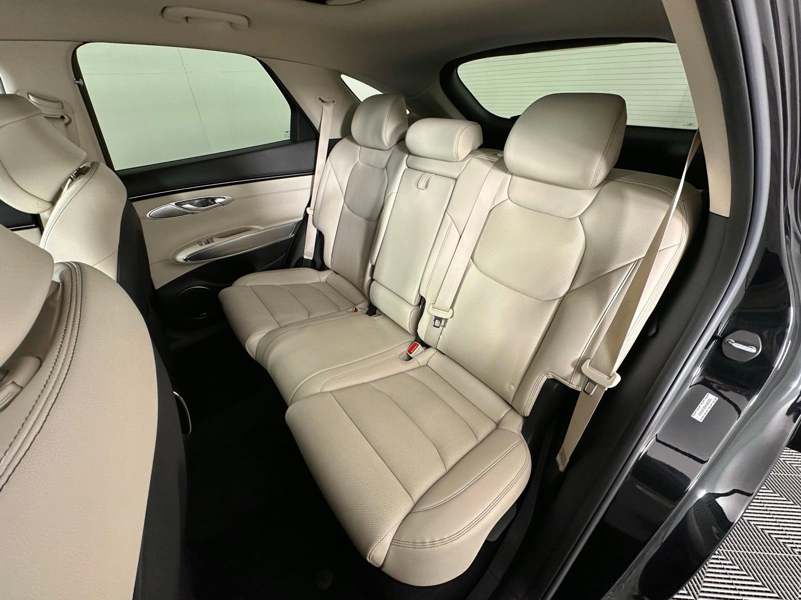 Used 2022 Genesis GV70 2.5T w/ Select Package image 32