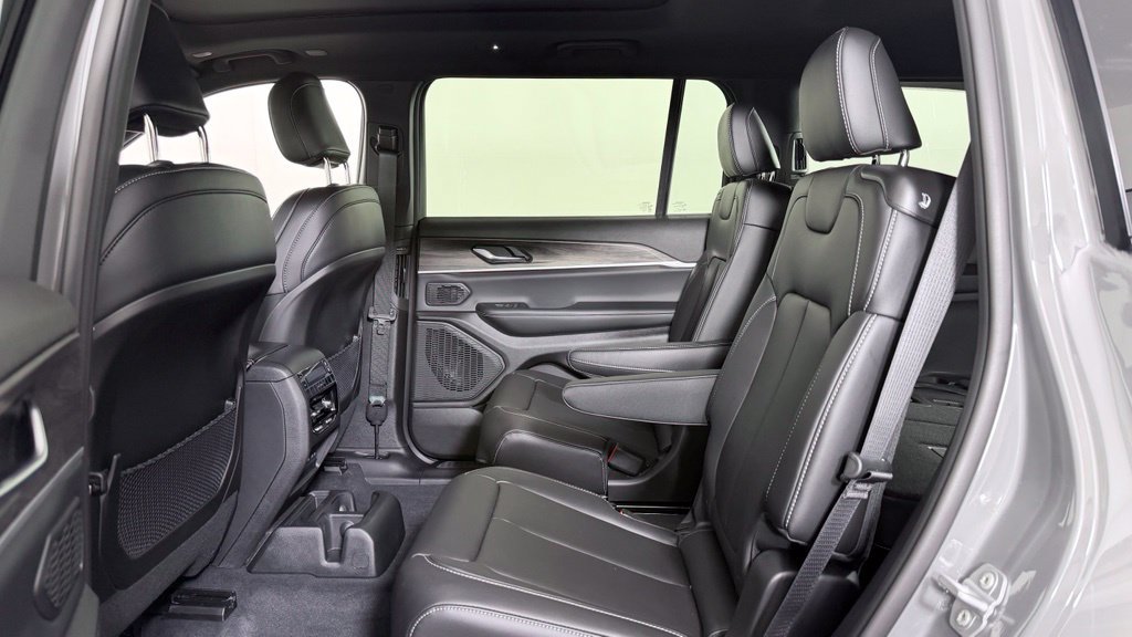 New 2027 Jeep Grand Cherokee L Limited AWD/4WD image 30