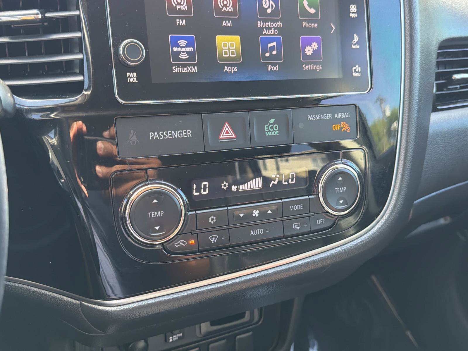 Used 2018 Mitsubishi Outlander SEL AWD/4WD image 23