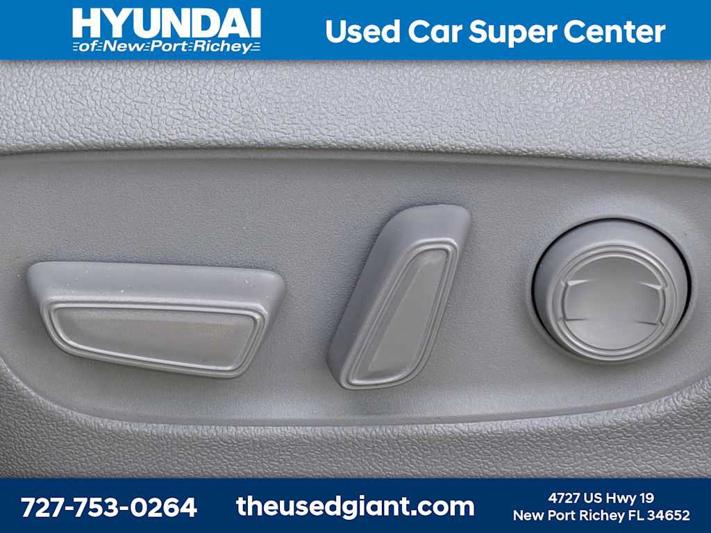 Used 2021 Toyota Highlander XLE AWD/4WD image 27