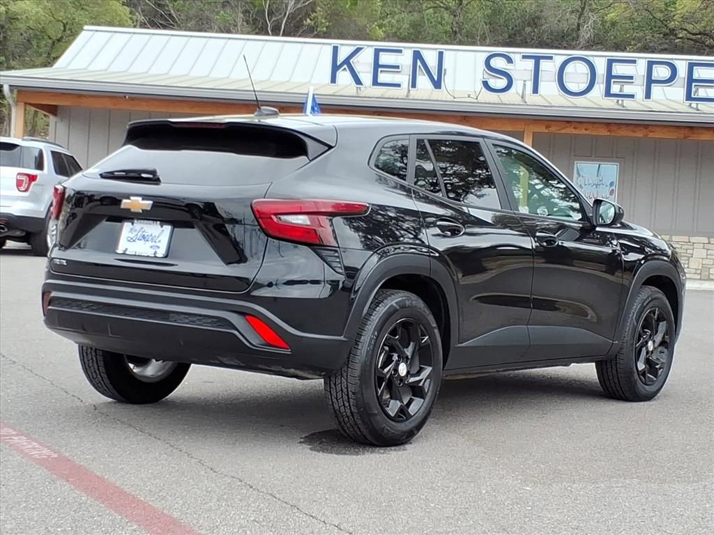 Used 2024 Chevrolet Trax LS w/ LS Convenience Package FWD image 7
