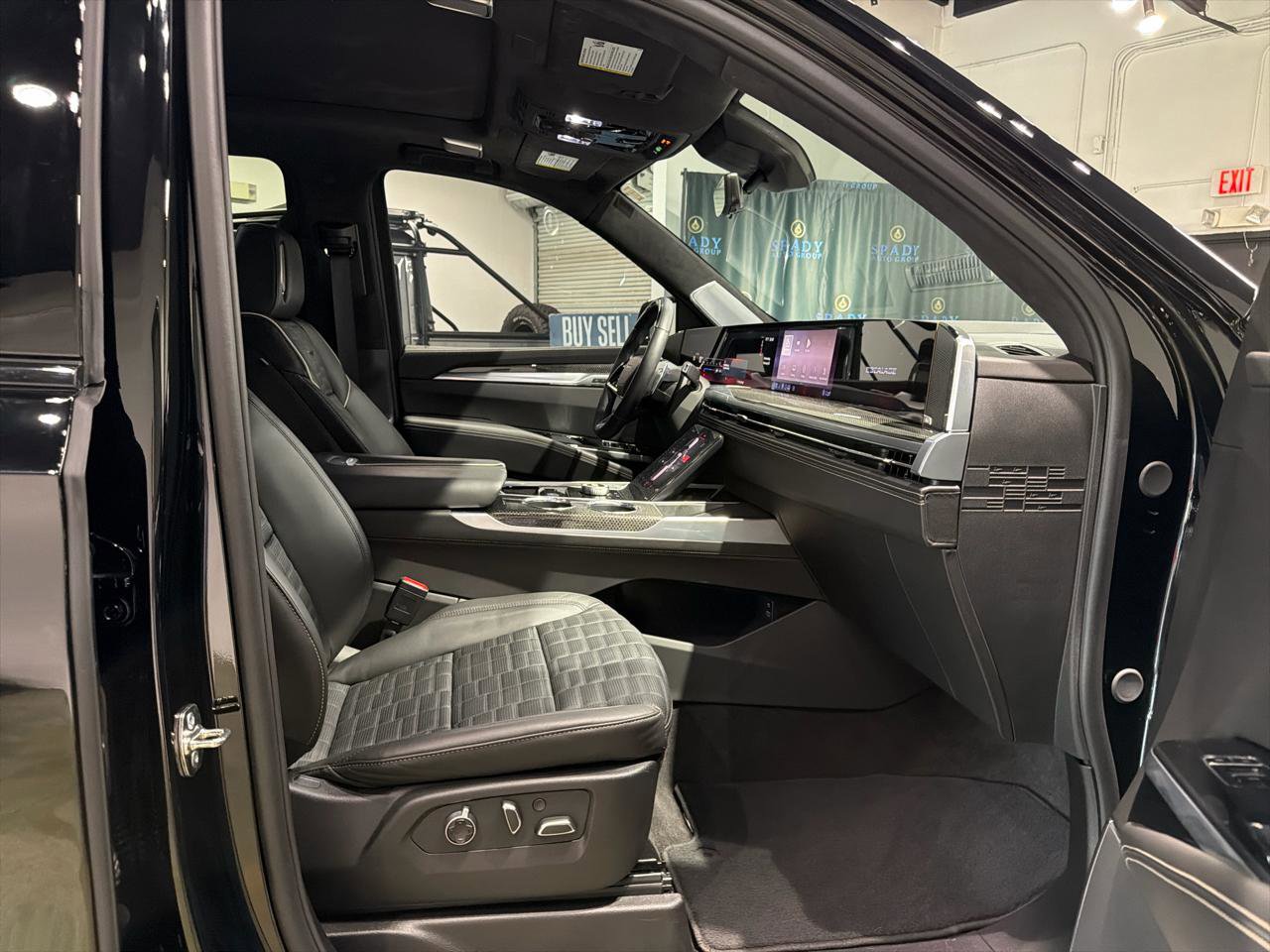 Used 2026 Cadillac Escalade ESV V image 30