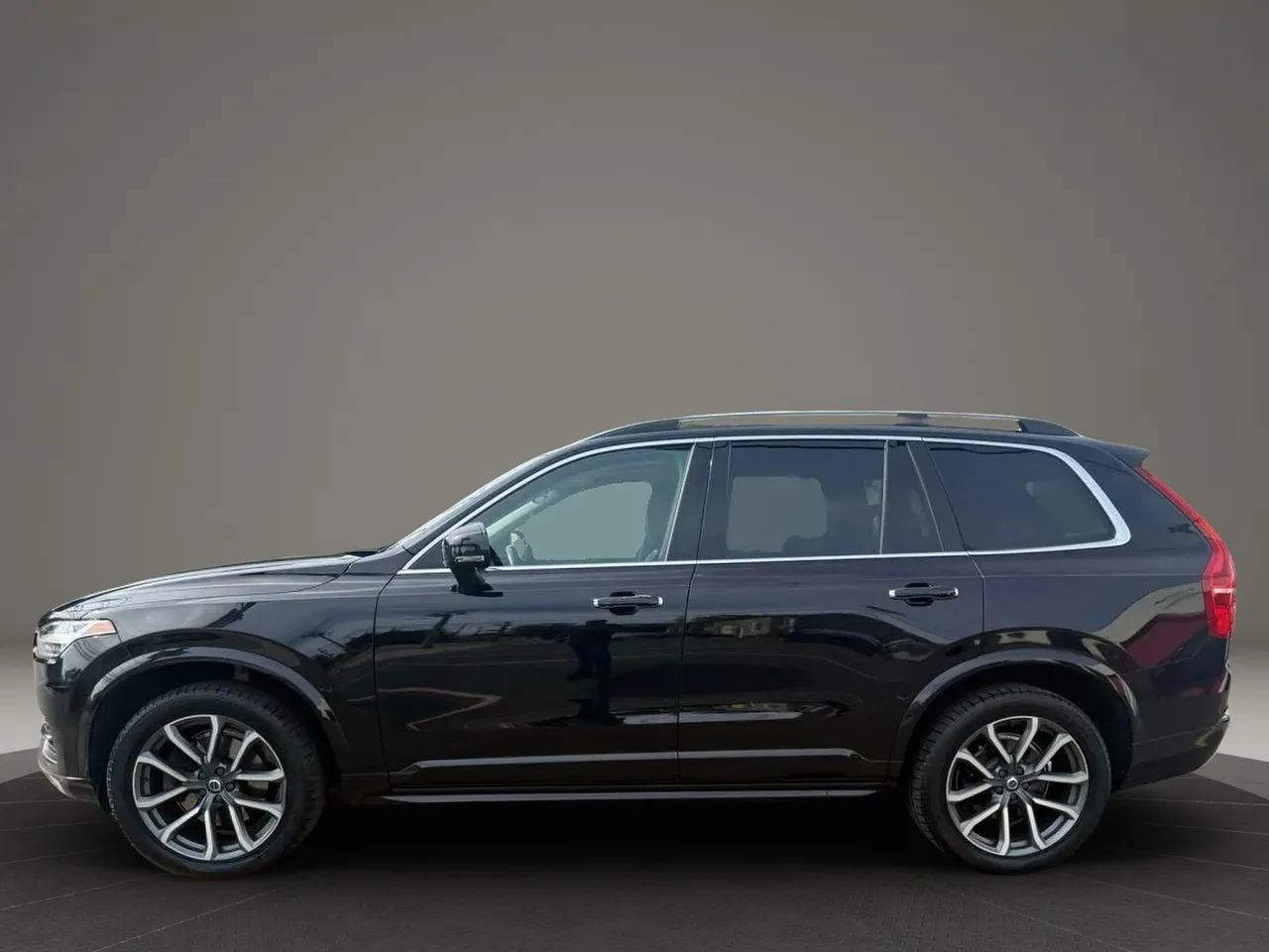 Used 2019 Volvo XC90 T6 Momentum w/ Protection Package Premier image 8