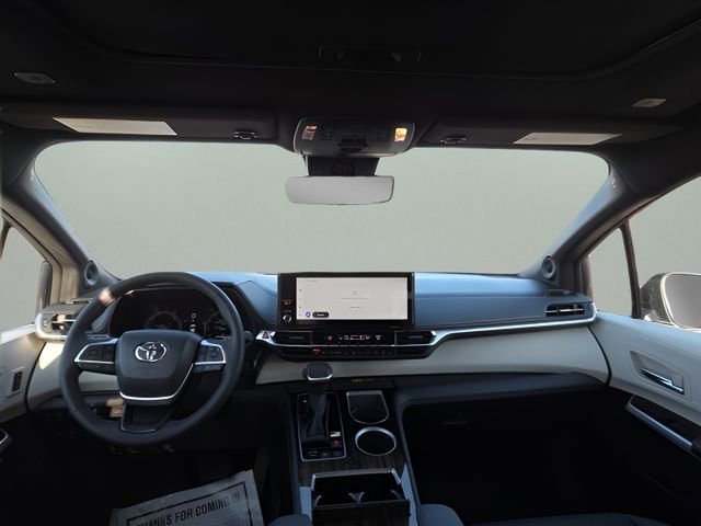 Used 2025 Toyota Sienna Limited image 10
