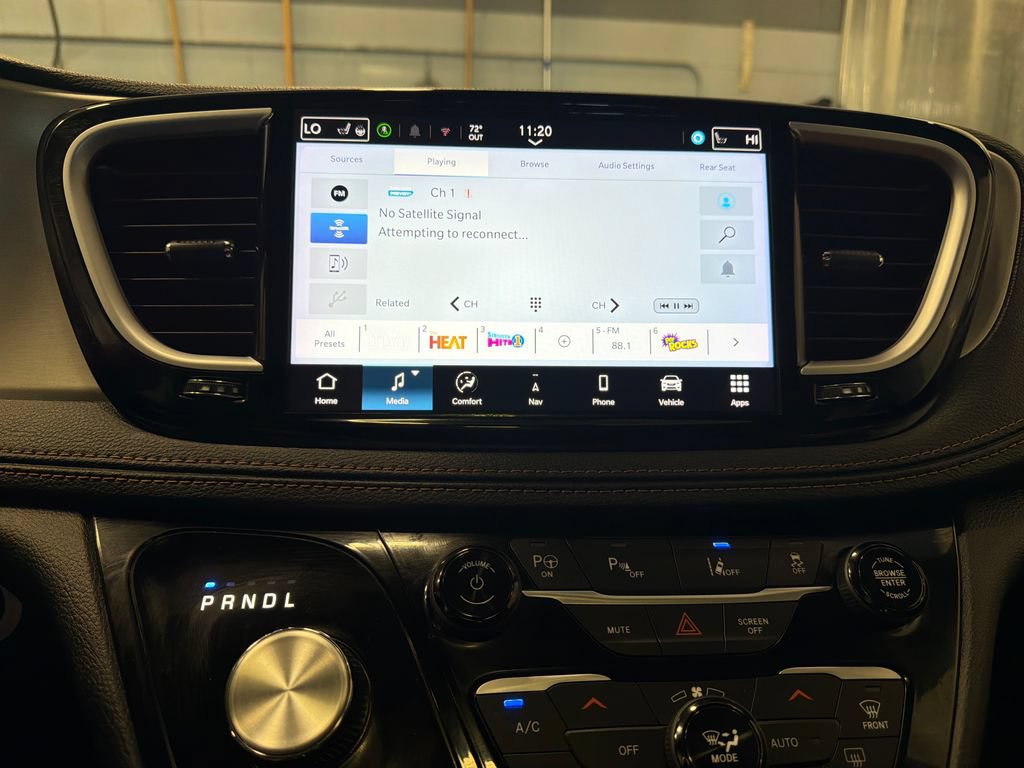 Used 2024 Chrysler Pacifica Pinnacle FWD image 8