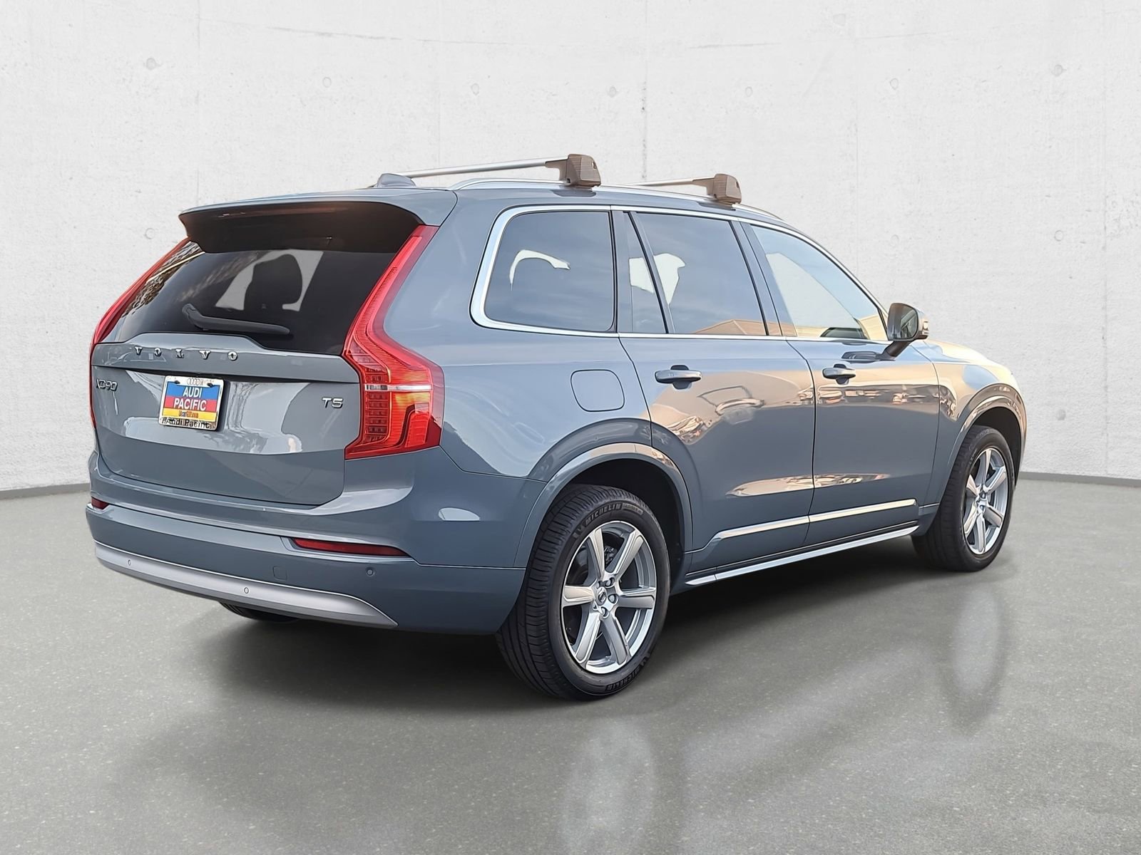 Used 2022 Volvo XC90 T5 Momentum image 5