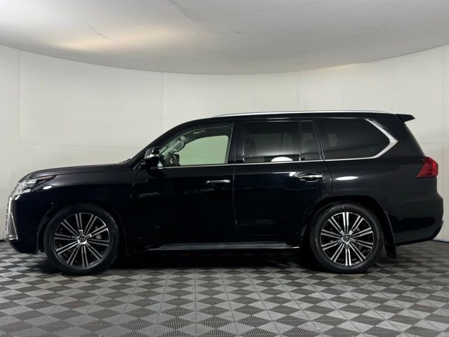 Used 2021 Lexus LX 570 4WD w/ 3rd Row & Luxury Pkg image 3