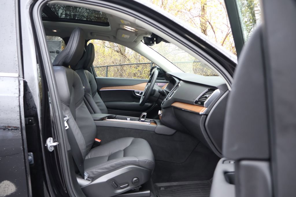 Used 2024 Volvo XC90 B6 Plus w/ Protection Package Premier image 40