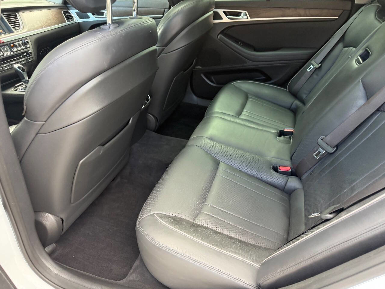 Used 2015 Hyundai Genesis 5.0 image 14