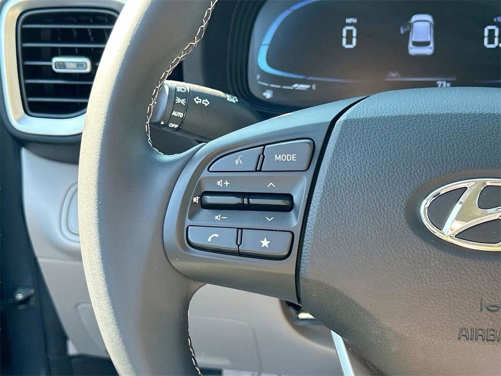 Certified 2024 Hyundai Venue SEL image 29