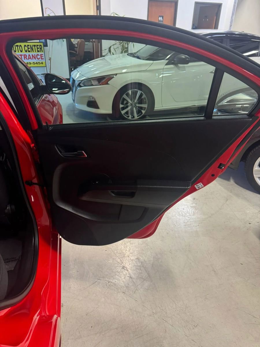 Used 2019 Chevrolet Sonic LT FWD image 9