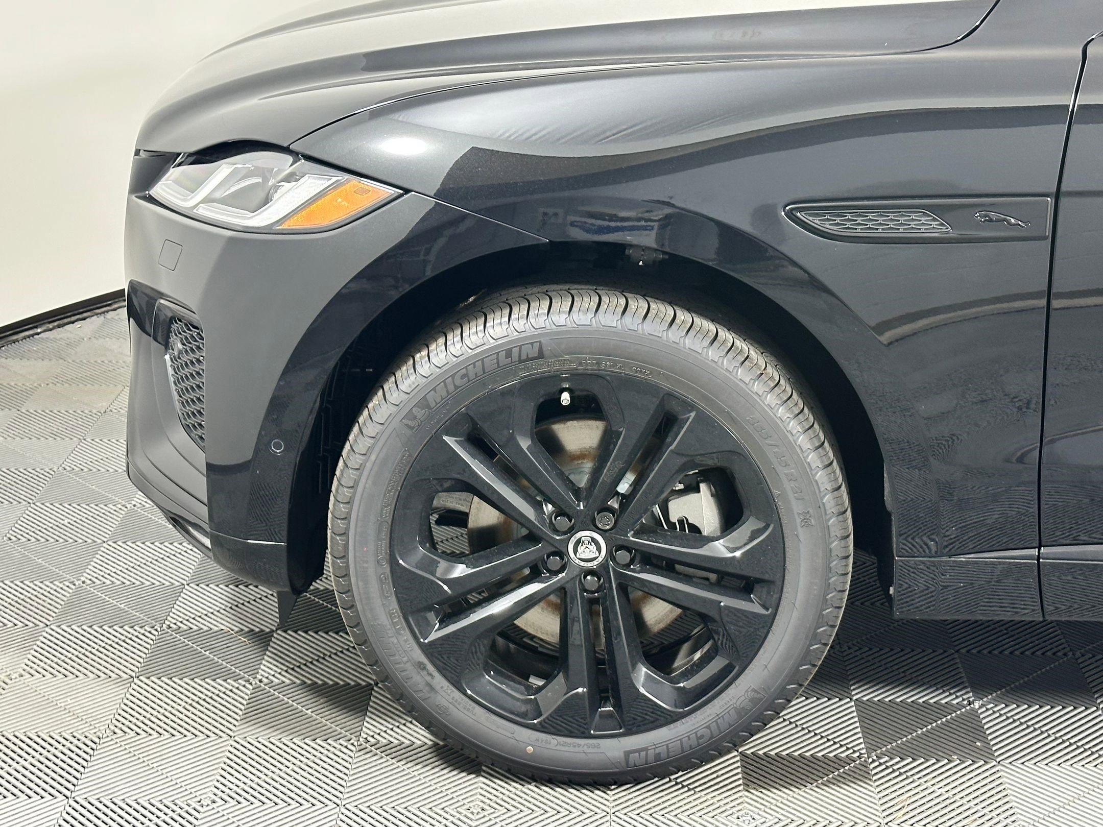 New 2026 Jaguar F-PACE R-Dynamic S image 9