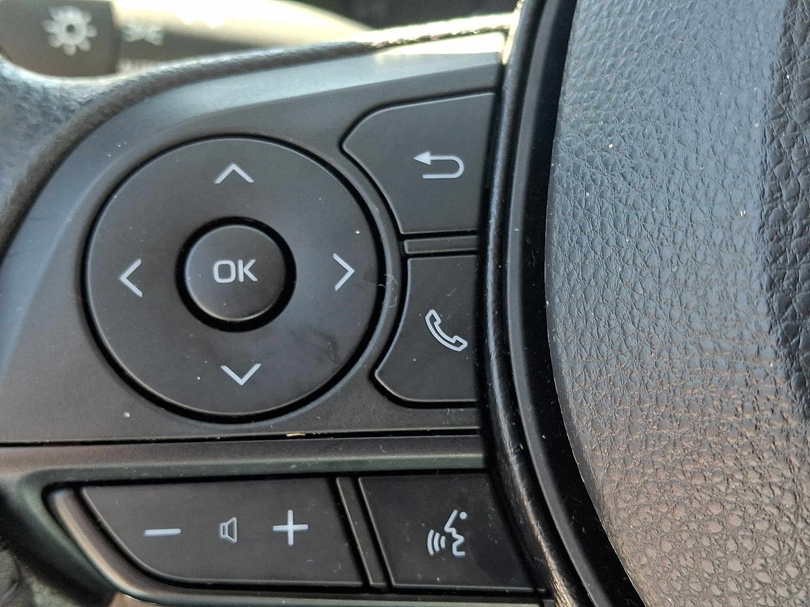 Used 2024 Toyota Corolla LE FWD image 20