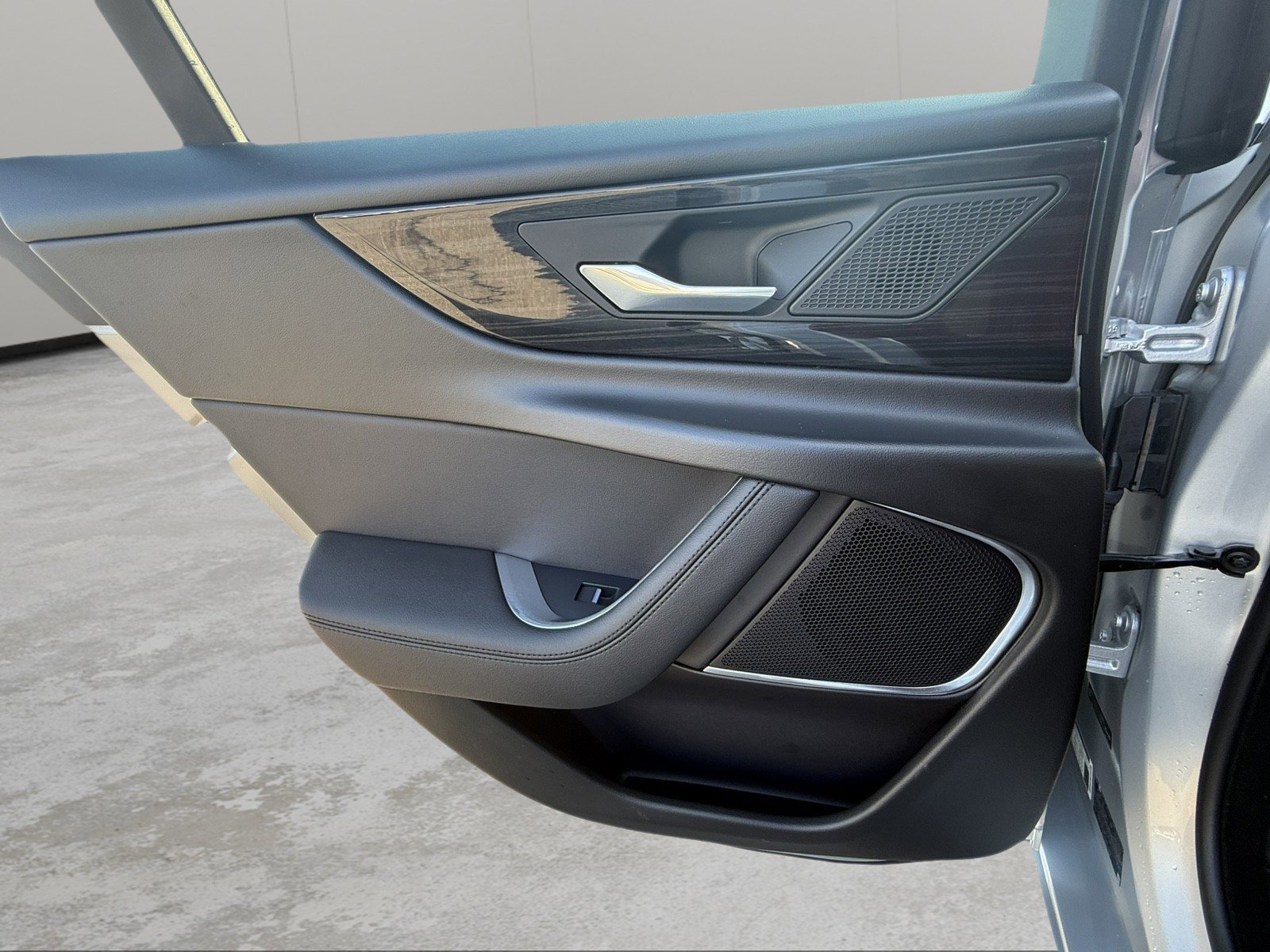 Used 2020 Jaguar XE S image 24