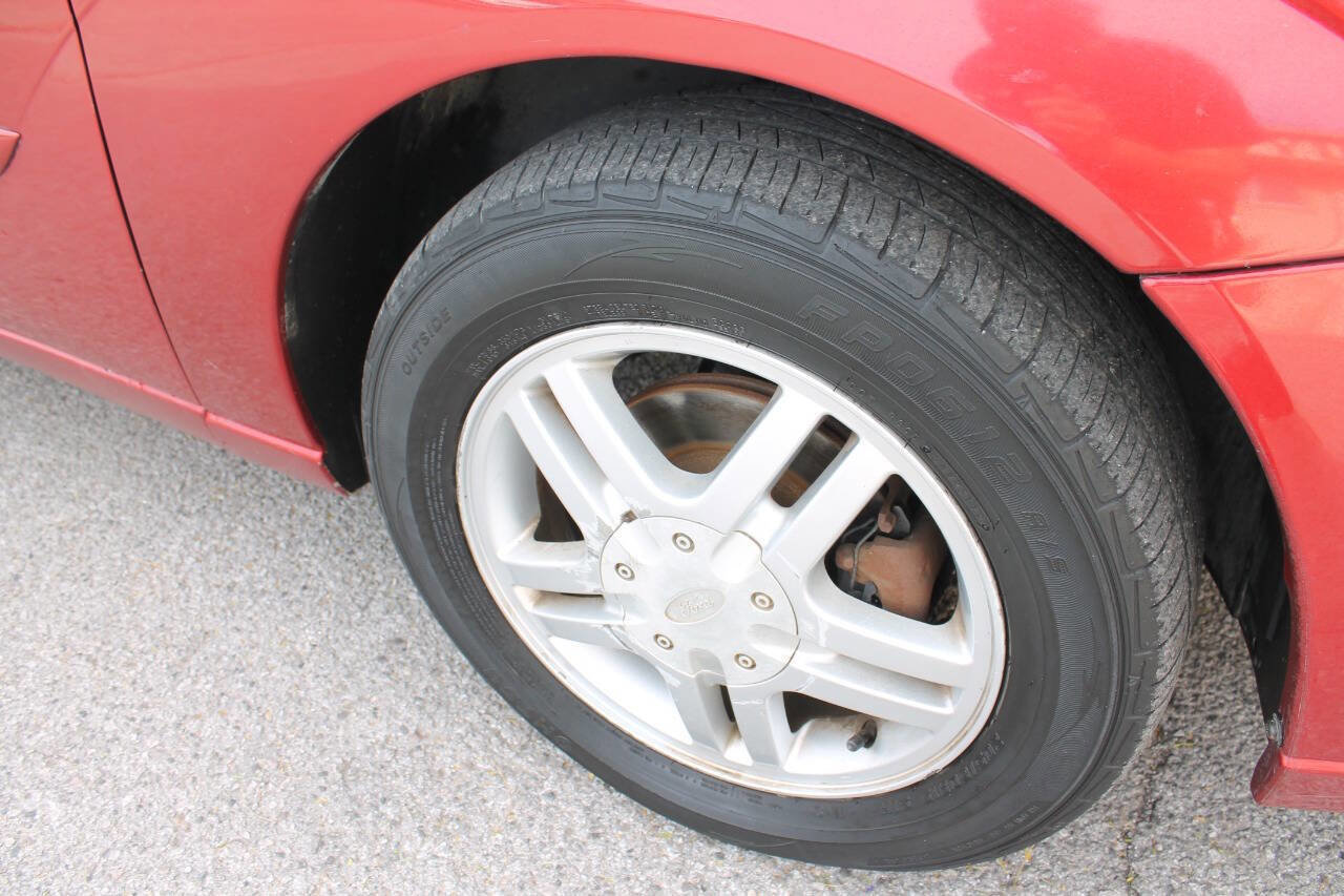 Used 2003 Ford Focus SE FWD image 11