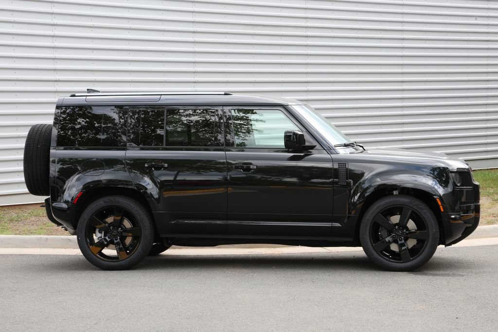 New 2026 Land Rover Defender 110 X-Dynamic SE AWD/4WD image 2