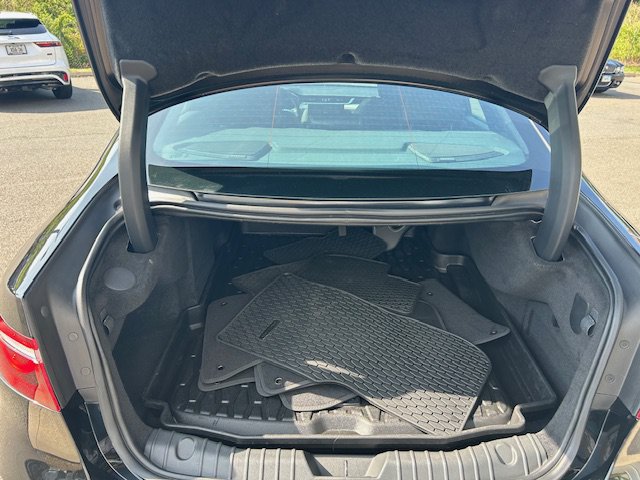 Certified 2022 Jaguar XF R-Dynamic SE AWD/4WD image 12