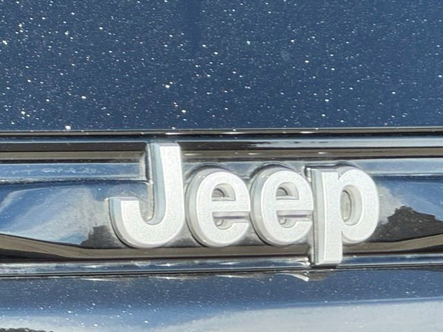 Used 2025 Jeep Grand Cherokee Laredo X w/ Trailer Tow Package image 12