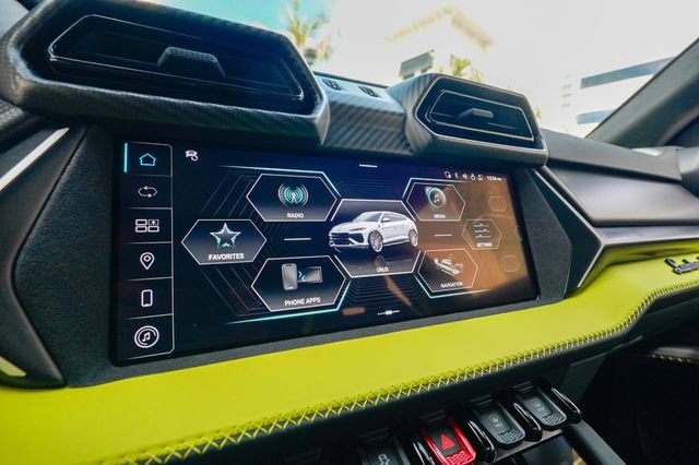 Used 2025 Lamborghini Urus SE image 61