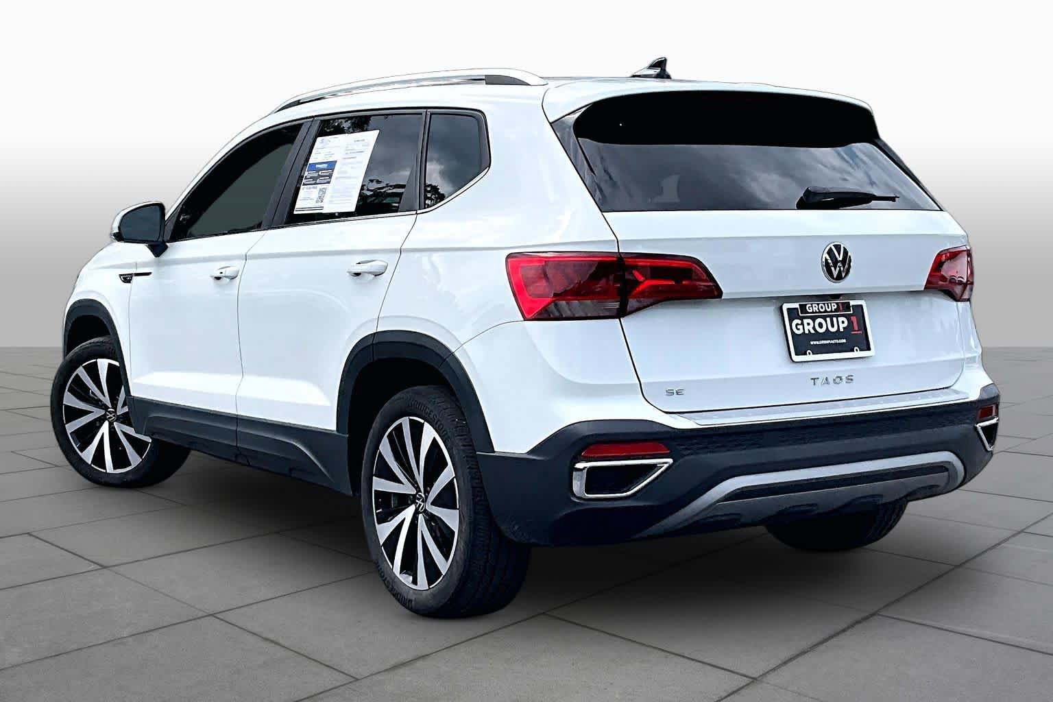 Used 2023 Volkswagen Taos SE w/ Panoramic Sunroof Package FWD image 12