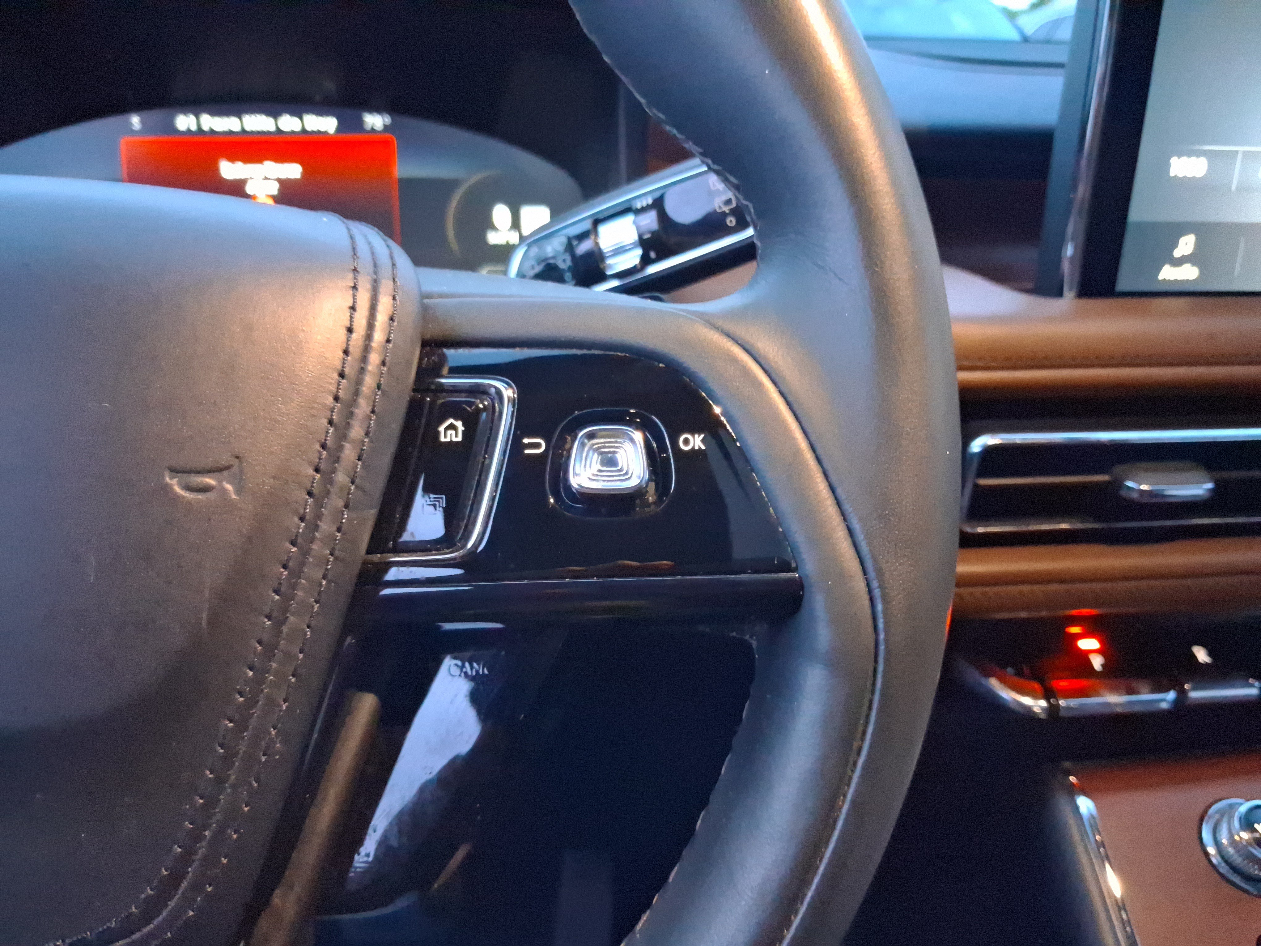 Certified 2023 Lincoln Aviator Reserve RWD image 17