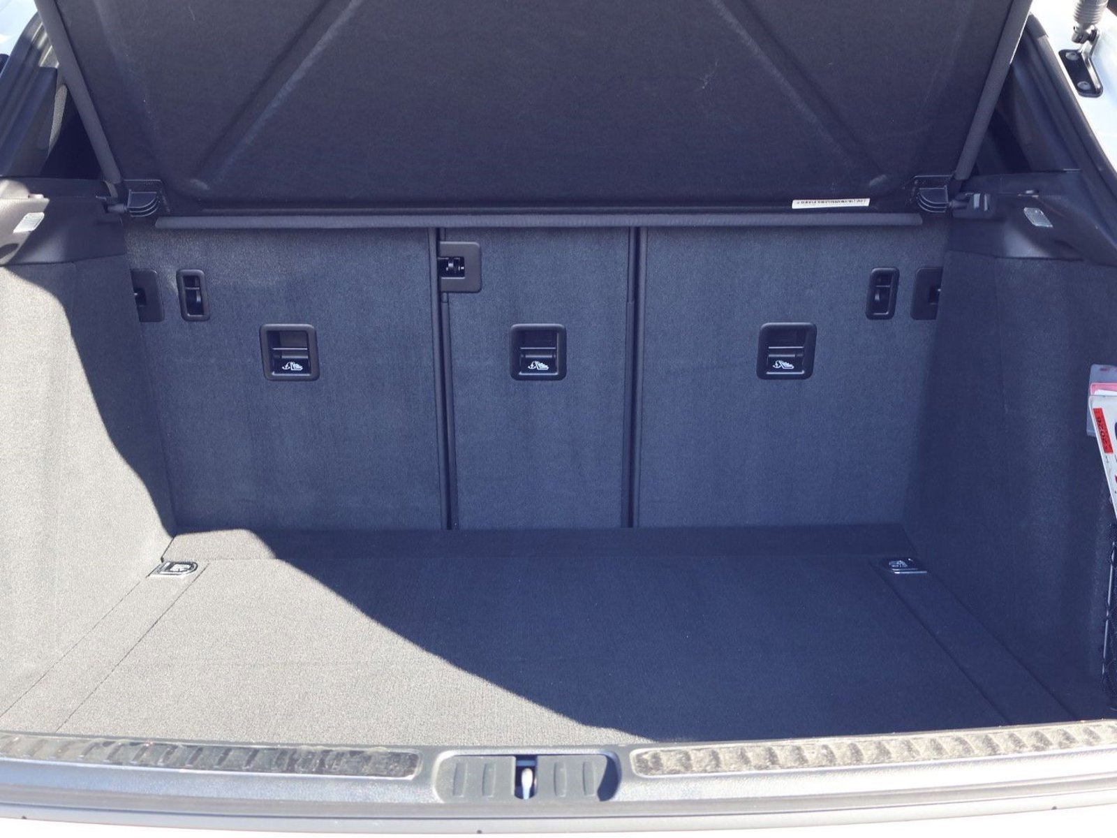 Certified 2025 Porsche Macan image 22