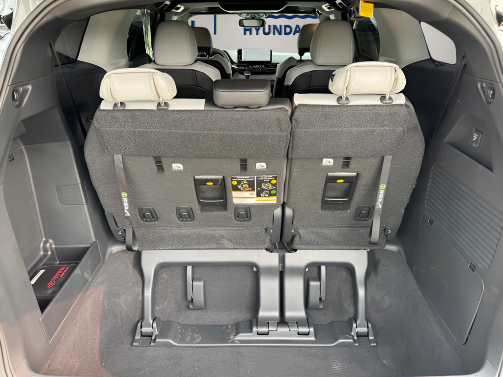 Used 2026 Toyota Sienna XSE AWD/4WD image 9