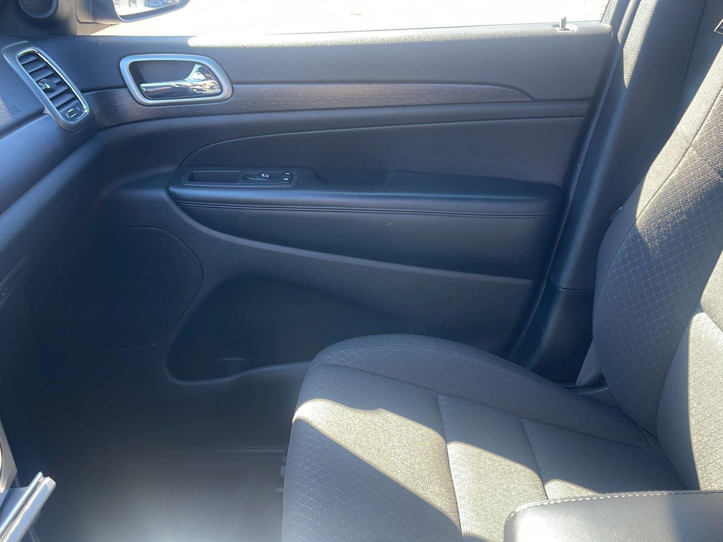 Used 2018 Jeep Grand Cherokee Laredo image 22