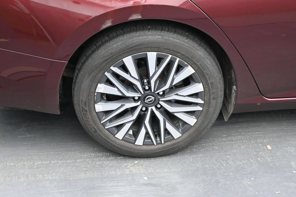 Used 2024 Nissan Altima 2.5 SV FWD image 13