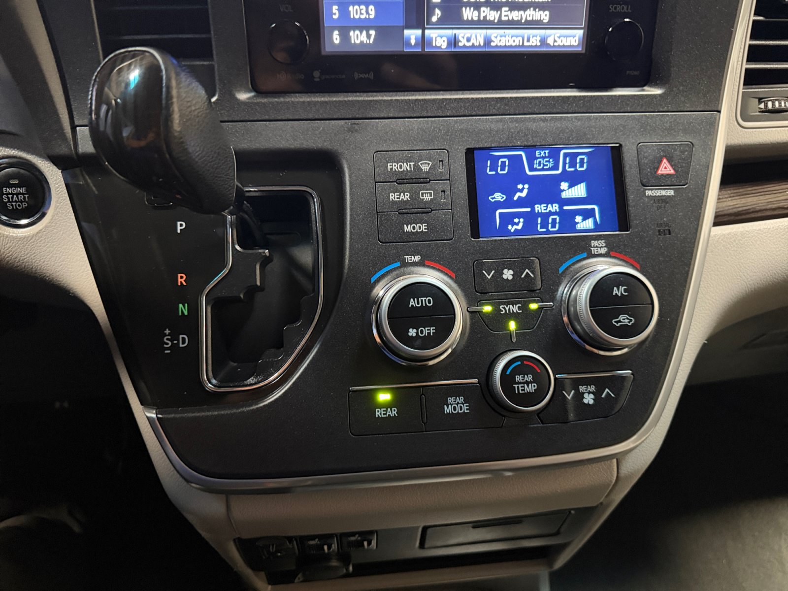 Used 2016 Toyota Sienna XLE FWD image 22