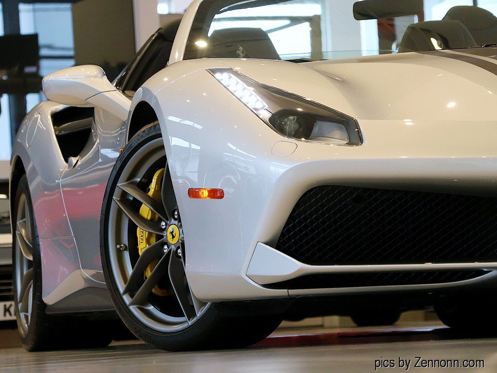 Certified 2018 Ferrari 488 Spider RWD image 13