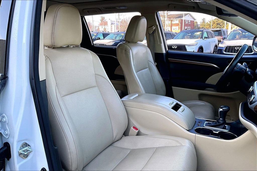 Used 2017 Toyota Highlander Limited Platinum image 28