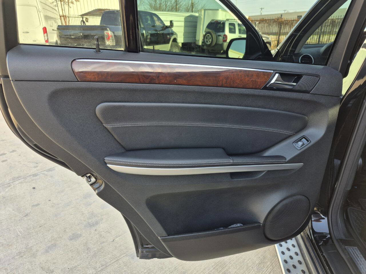 Used 2009 Mercedes-Benz GL 320 BlueTEC 4MATIC image 10