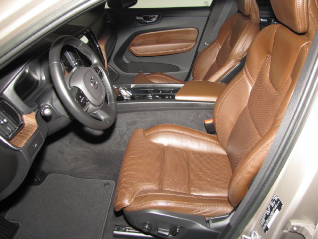 Used 2023 Volvo XC60 B5 Ultimate FWD image 31
