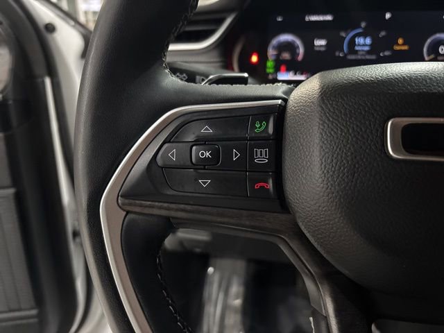 Used 2023 Jeep Grand Cherokee L Limited AWD/4WD image 16