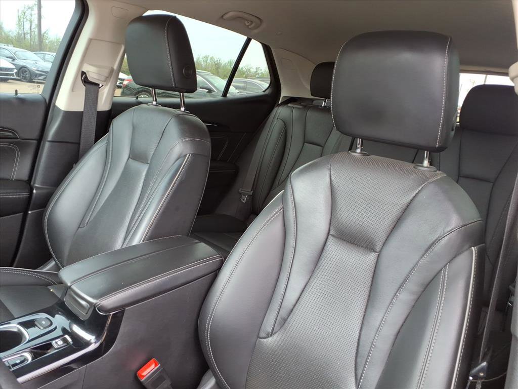 Used 2022 Buick Envision Essence w/ Safety Package image 16