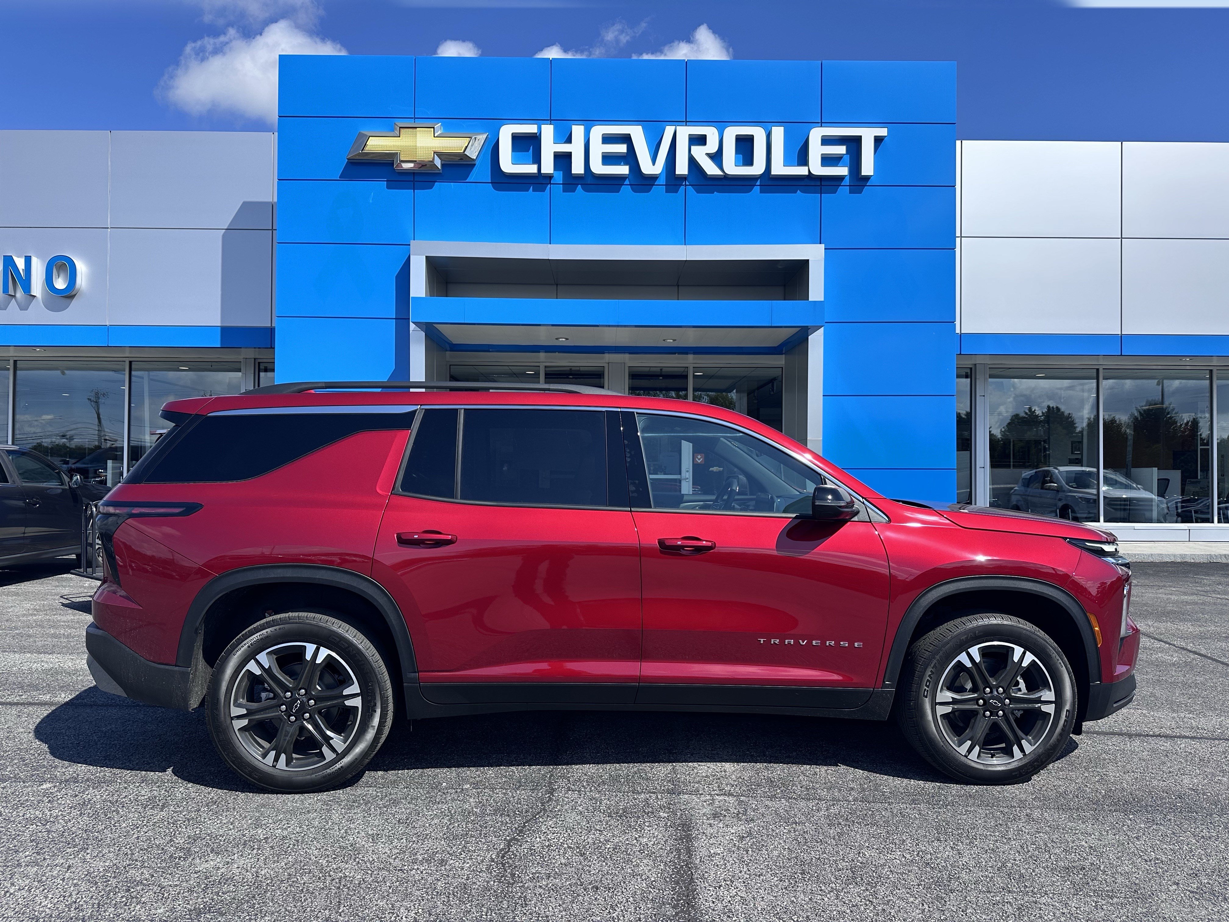 New 2027 Chevrolet Traverse LT w/ Sun and Wheel Package