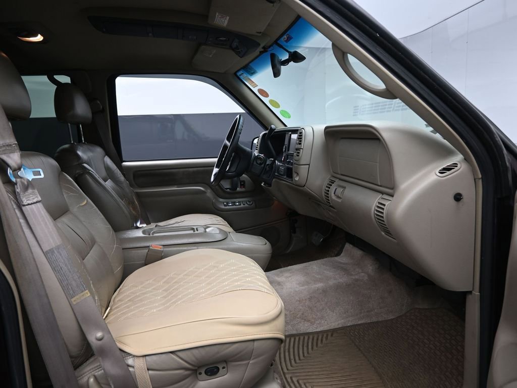 Used 1997 GMC Suburban 4WD w/ Marketing Opt Pkg 3 image 26