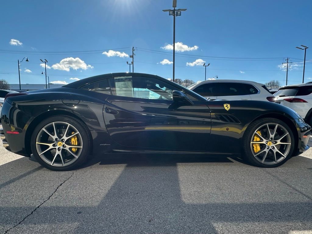 Used 2010 Ferrari California image 12