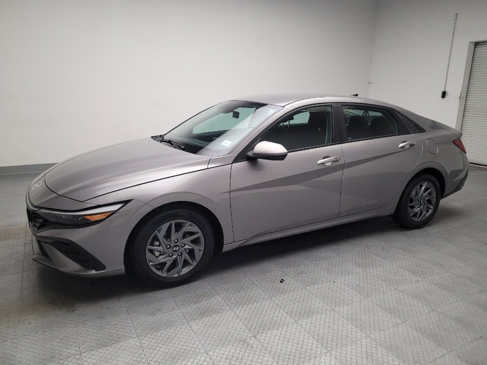 Used 2024 Hyundai Elantra Blue FWD image 2