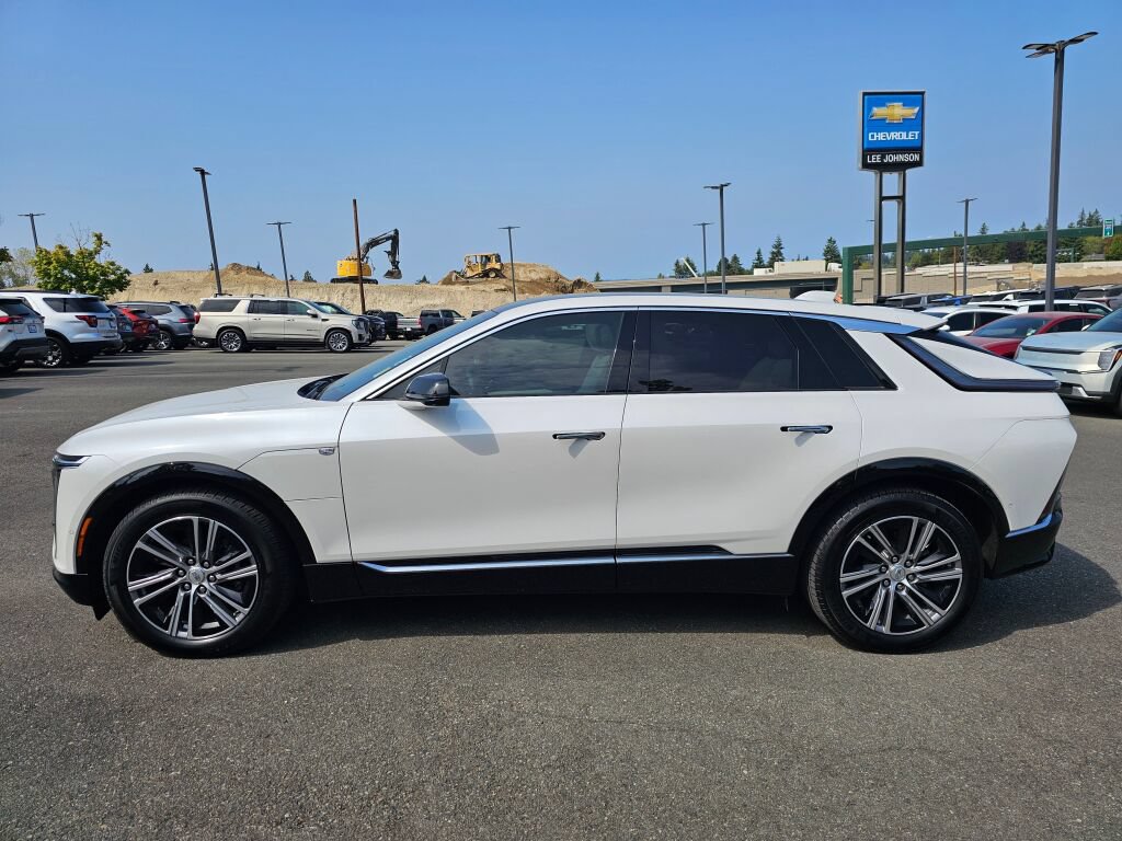 Used 2024 Cadillac Lyriq Luxury AWD/4WD image 8